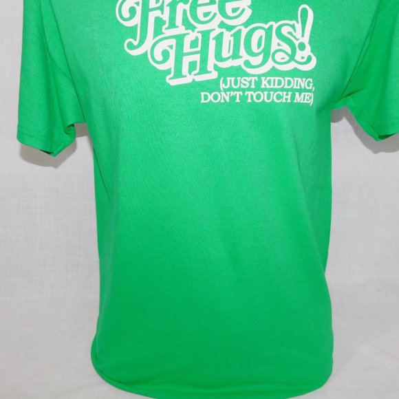 FREE HUGS ( Just kidding don't touch me )  Mens M Green Graphic T Shirt Unworn - Picture 6 of 10